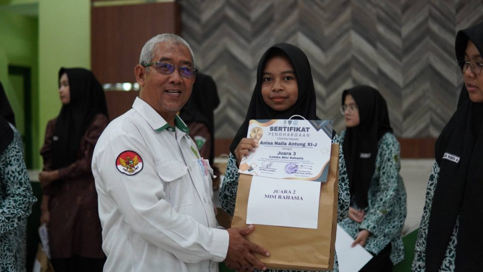 PEMBAGIAN HADIAH CLASSMEETING, SELASA 16 DESEMBER 2025