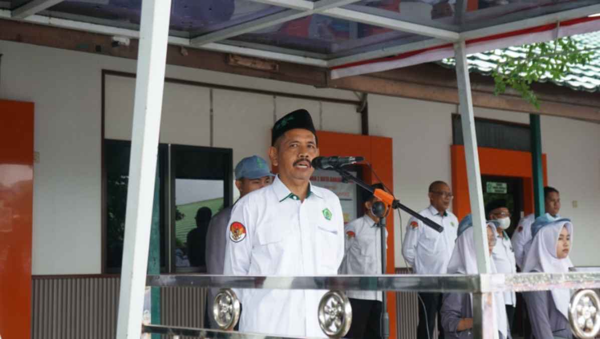 Upacara Bendera Dan Pembagian Piala,Senin 24 November 2025