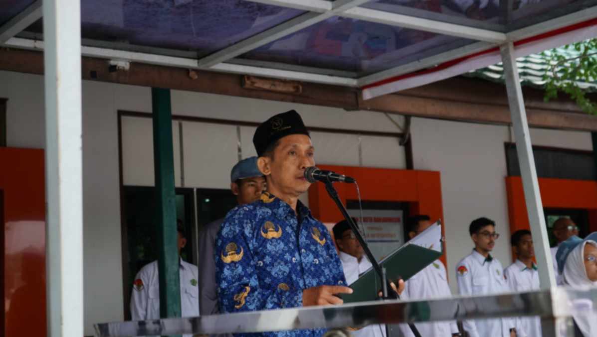 Upacara Bendera Dan Pembagian Piala,Senin 17 November 2025