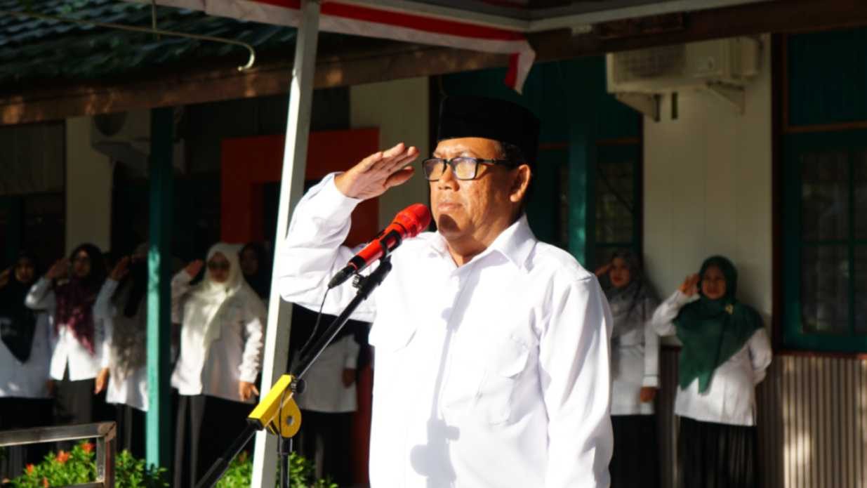 Upacara Hari Senin Sekaligus Pelantikan Mpk Dan Osim Periode 2025-2026 Dan Pembagian Hadiah Kepada Juara, Senin 6 Oktober 2025